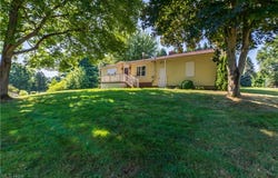 2870 Brouse Street NW, Uniontown, OH 44685