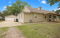 407 S 6th St, Sterling, KS 67579