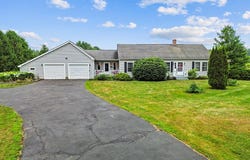 987 Gardiner Road, Dresden, ME 04342