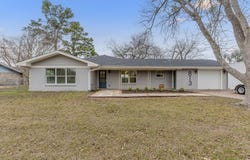 813 Central Ave, Elgin, TX 78621