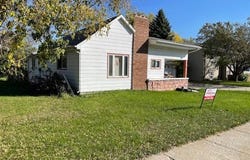 714 4th St NE, Rolla, ND 58367