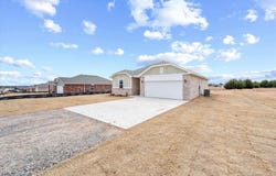 5201 Grassland Drive, Guthrie, OK 73044