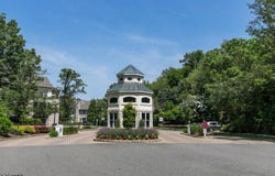509 Kensington Ln, Livingston Twp., NJ 07039-8246