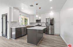 19007 Vanowen St, Reseda, CA 91335