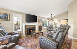 1208 INDEPENDENCE Ct, Woodburn, OR 97071