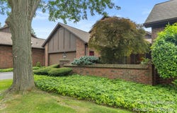 6051 N Gatehouse Drive SE, Grand Rapids, MI 49546