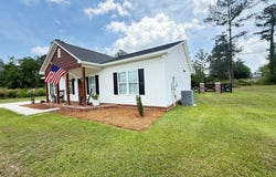 747 Lakeview Cir, Douglas, GA 31535
