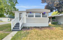 228 Greenhill Drive, White Lake, MI 48386