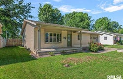 814 VIRGINIA Avenue, Taylorville, IL 62568