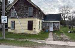 6362 1st AVE Road, Garden, MI 49835