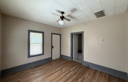 510 E 2nd Ave, Hutchinson, KS 67501