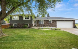 524 CRESTVIEW Drive, Metamora, IL 61548