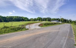 139 Hearthside Rd, Clinton, TN 37716