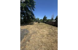 550 W N ST, Springfield, OR 97477