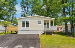 518 Canterbury Dr, Exeter, NH 03833