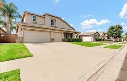 3901 W Elkhorn Avenue, Visalia, CA 93277