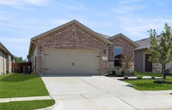 1717 Meadow Crest Drive, Aubrey, TX 76227
