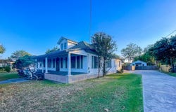 911 N Madison Ave, Beeville, TX 78102