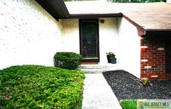3 Piccadilly Circus, Sayreville, NJ 08872