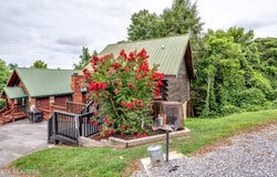 502 Chickasaw Gap Way, Pigeon Forge, TN 37863