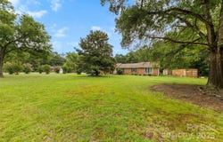 724 Catawba Circle N, Matthews, NC 28104