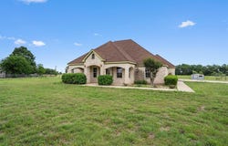 130 Cotton Rows LN, Taylor, TX 76574