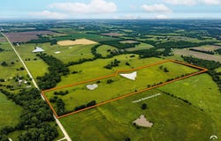 58 E 900 Road, Baldwin City, KS 66006