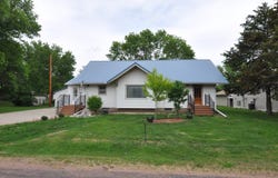 512 S Elm St, Kimball, SD 57355