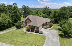 208 High Pointe Village Way, Kingston, TN 37763