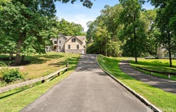 12 Mountain View Court, Ewing, NJ 08628