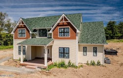 8 Matthews Dr, Milford, PA 18337