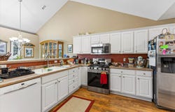 N69w15495 Macallan Ct, Menomonee Falls, WI 53051