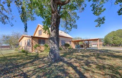 602 E Post Office St, Weimar, TX 78962