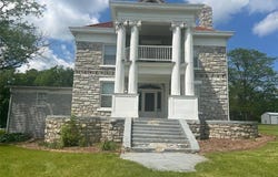 150 Duncan Mansion Drive, Silex, MO 63377