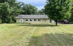 W11762 RAYS Lane, CRIVITZ, WI 54114