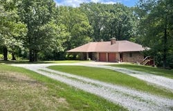 141 State Hwy Hh, Galena, MO 65656