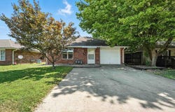 206 N Russell Street, Odessa, MO 64076
