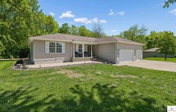 1820 Apple Tree, Sedalia, MO 65301