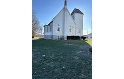 175 E 3rd Avenue, Clifton, IL 60927