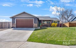 1528 NW 4th Avenue, Ontario, OR 97914