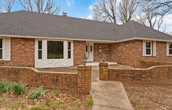 936 E 482nd Road, Bolivar, MO 65613