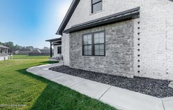 121 Liam Ct, Shepherdsville, KY 40165