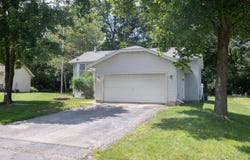 402 STAFFORDSHIRE, POPLAR GROVE, IL 61065