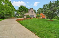 105 W Melbourne Rd, Oak Ridge, TN 37830