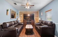 31 W Townhouse Lane, Grand Prairie, TX 75052