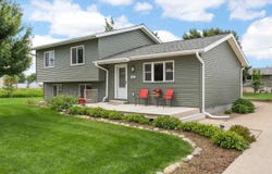 52 Thompson Dr, Palo, IA 52324