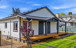 738 N Log Cabin St, Independence, OR 97351