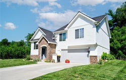 5716 NW Creekview Drive, Parkville, MO 64152