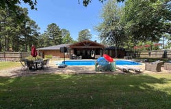 203 Woodland Lake Dr, Atlanta, TX 75551