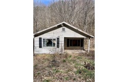 23499 ky rt 122, Melvin, KY 41650